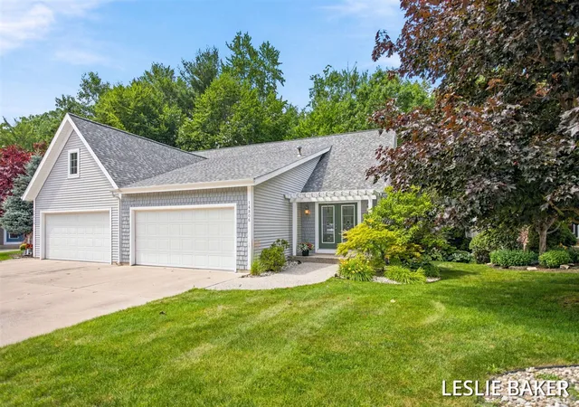 Homes for sale in Spring Lake, MI | 14806 Woodswalk Ct #18, Spring Lake, MI 49456 | MLS# 70544002