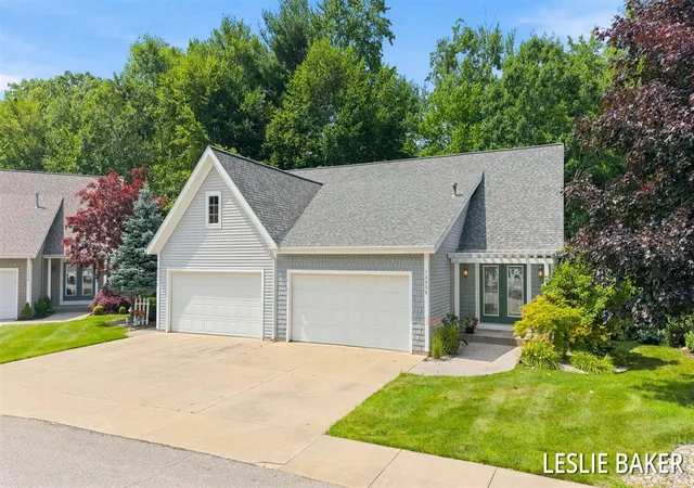 Homes for sale in Spring Lake, MI | 14806 Woodswalk Ct, Spring Lake, MI 49456