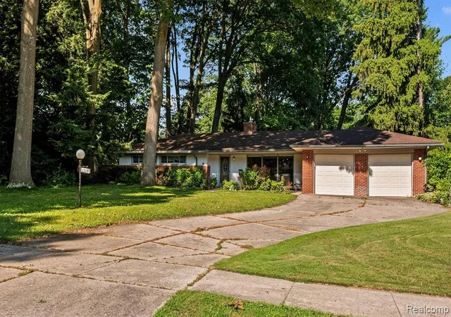 Photo 1 of Sale Pending at 23251 Cass Ave, Farmington, MI 48335 | MLS# 61011782 | Listing updated on 2026-08-04