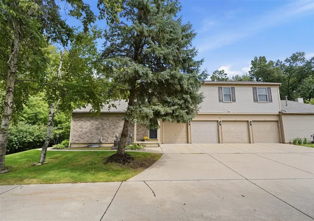 Photo 1 of Sale Pending at 240 Pine Tree Ridge Dr #4, Waterford, MI 48327 | MLS# 70555009 | Listing updated on 2026-09-05