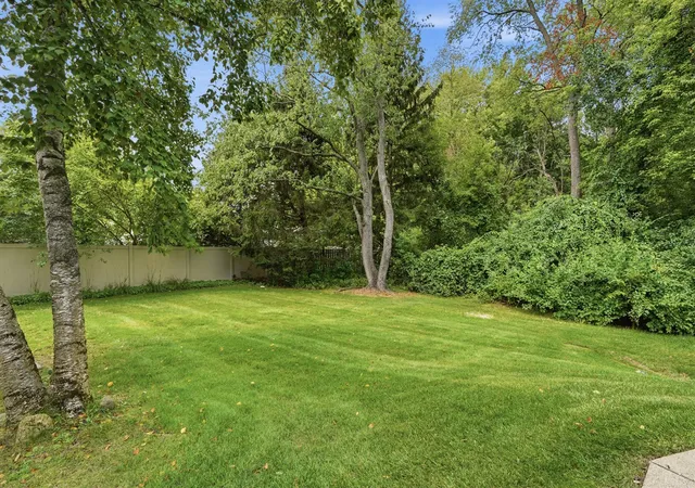 Photo 2 of Sale Pending at 240 Pine Tree Ridge Dr #4, Waterford, MI 48327 | MLS# 70555009 | Listing updated on 2026-09-05