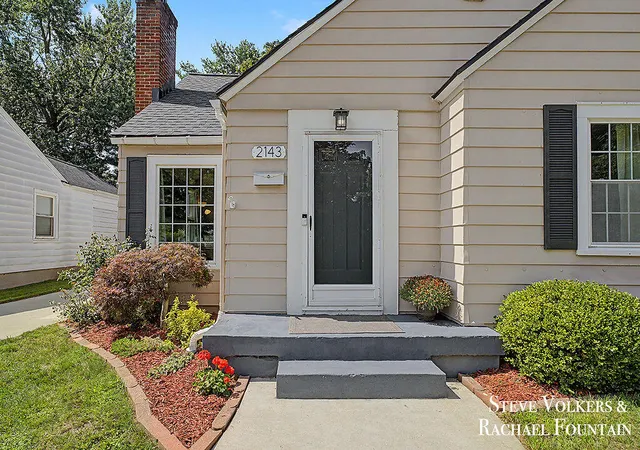 Photo 2 of Sale Pending at 2143 Houseman Ave, Grand Rapids, MI 49505 | MLS# 70555080 | Listing updated on 2026-09-08