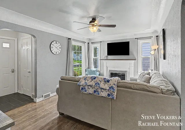 Photo 3 of Sale Pending at 2143 Houseman Ave, Grand Rapids, MI 49505 | MLS# 70555080 | Listing updated on 2026-09-08