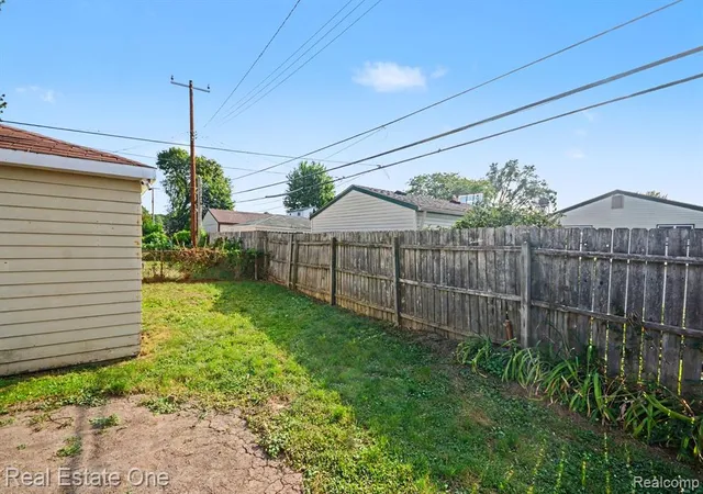 32nd image of 24605 Brittany Ave, Eastpointe, MI 48021 3375 | MLS# 61023364