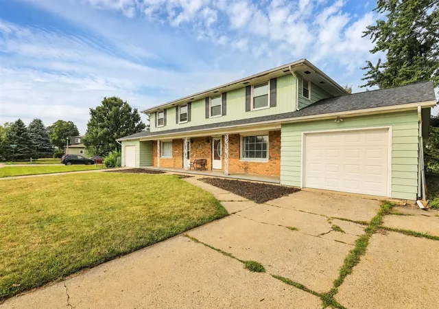 Photo 2 of Sale Pending at 309 Elmwood Rd, Lansing, MI 48917 | MLS# 70552838 | Listing updated on 2026-08-28