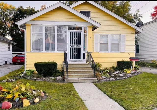 1st image of 2015 W Genesee Ave, Saginaw, MI 48602 | MLS# 60372772