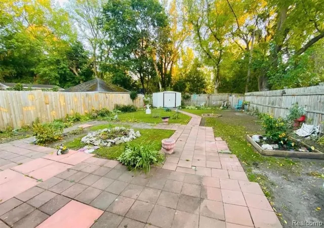 2nd image of 2015 W Genesee Ave, Saginaw, MI 48602 | MLS# 60372772
