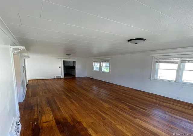3rd image of 2015 W Genesee Ave, Saginaw, MI 48602 | MLS# 60372772