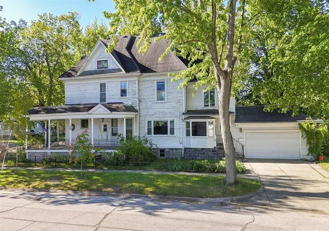 Homes for sale in Dowagiac, MI | 307 Center St, Dowagiac, MI 49047 | MLS# 70533087