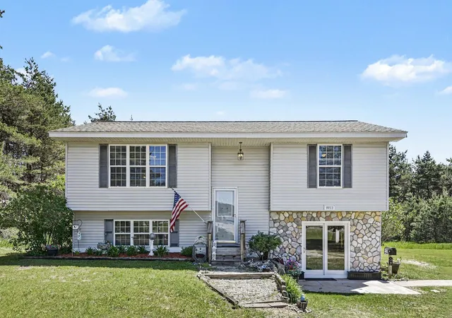 Homes for sale in Kingsley, MI | 9933 Summit City Rd, Kingsley, MI 49649 | MLS# 80069191