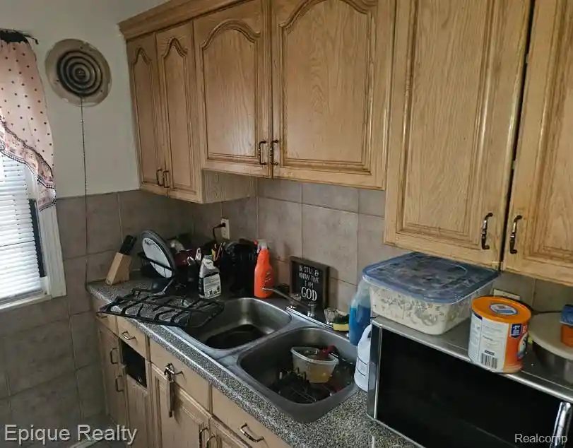 Photo 2 of Single family home for sale at 16069 Carlisle St, Detroit, MI 48205 1407 | MLS# 60975319 | Listing updated on 2026-10-28
