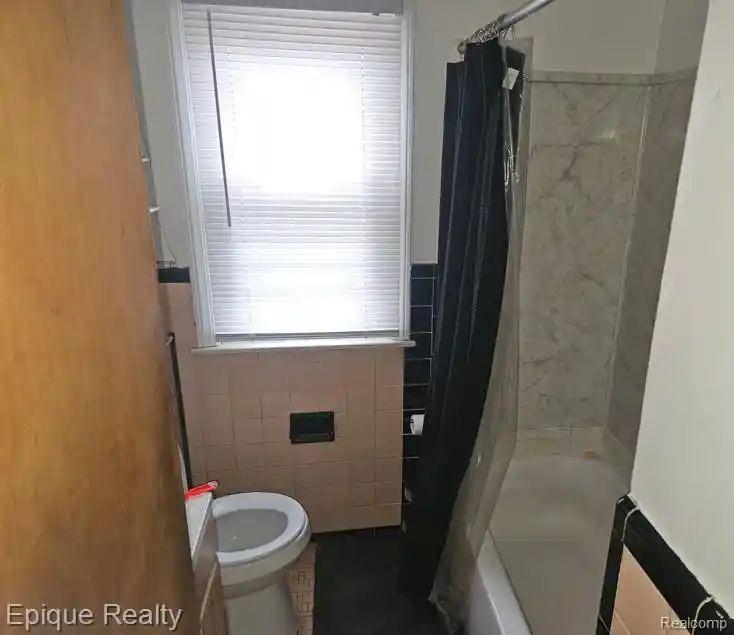 Photo 3 of Single family home for sale at 16069 Carlisle St, Detroit, MI 48205 1407 | MLS# 60975319 | Listing updated on 2026-10-28