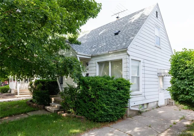 Homes for sale in Wyandotte, MI | 1577 7th St, Wyandotte, MI 48192 | MLS# 61008889