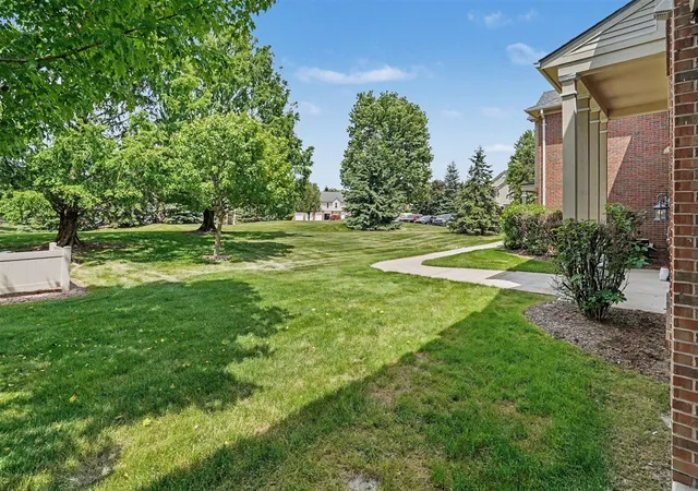 Homes for sale in Walled Lake, MI | 11107 Farmingdale Lane, Walled Lake, MI 48390 | Houzeo