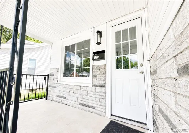 Photo 4 of Single family home for sale at 7236 Studebaker Ave, Warren, MI 48091 4983 | MLS# 61004367 | Listing updated on 2026-09-17