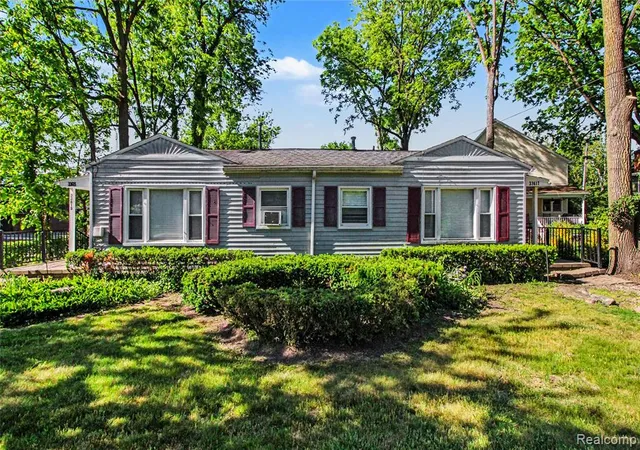 5th image of 33614 Grand River Ave, Farmington, MI 48335 3524 | MLS# 60999611