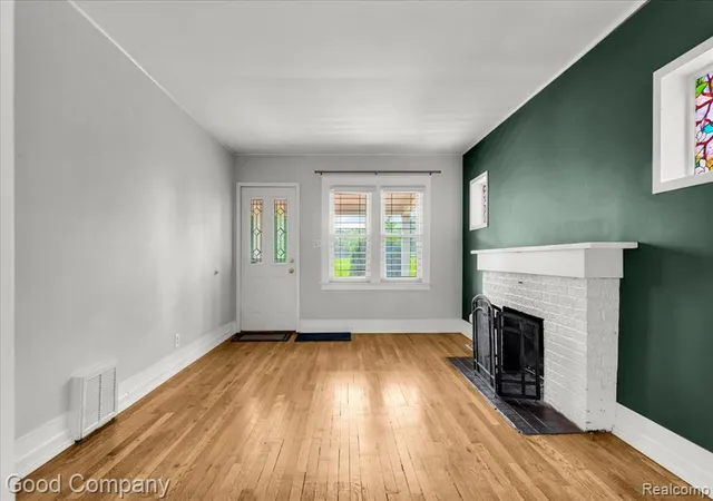 Photo 4 of Sale Pending at 407 E Maryland Ave, Royal Oak, MI 48067 3751 | MLS# 61007855 | Listing updated on 2026-09-15