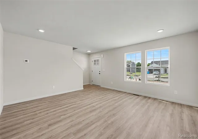 2nd image of 209 Wildflower Dr, Hillsdale, MI 49242 | MLS# 61011262