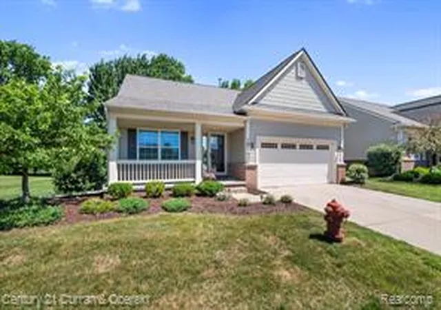 Homes for sale in South Lyon, MI | 1086 Paddock Dr, South Lyon, MI 48178 | MLS# 61009142