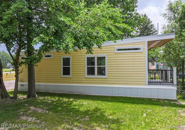 Homes for sale in Fenton, MI | 29 Retreat Way, Fenton, MI 48430 | MLS# 61001639