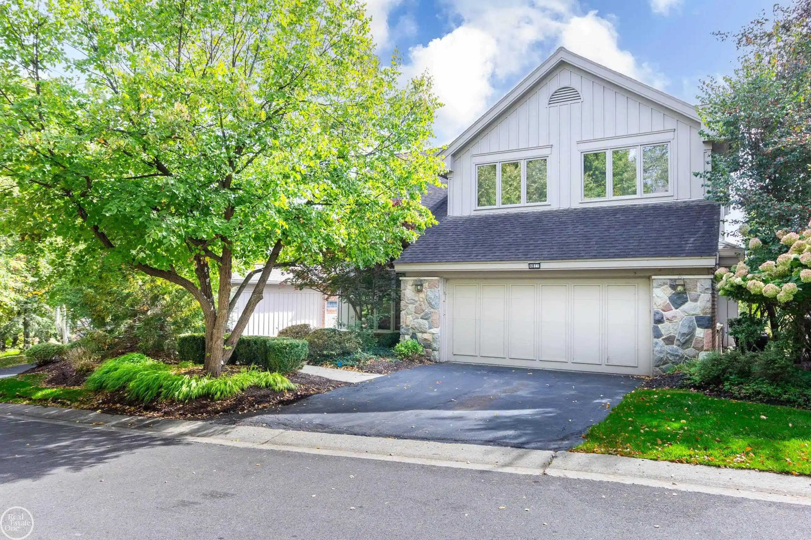 Condo for sale at 4811 Cliffside Dr #32, West Bloomfield, MI 48323 | MLS# 50224603