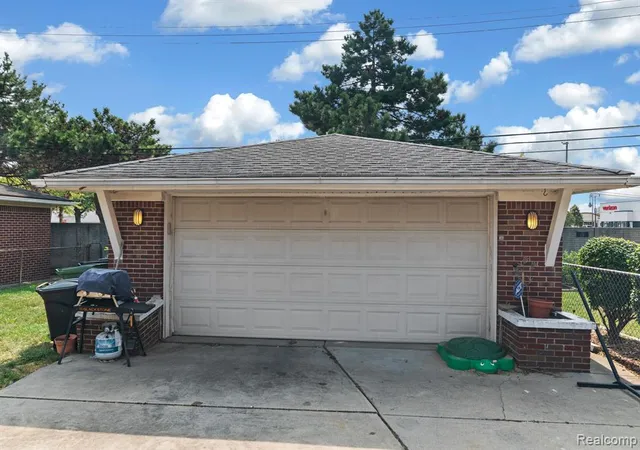 Photo 21 of Sale Pending at 15253 Meyer Ave, Allen Park, MI 48101 2684 | MLS# 61024108 | Listing updated on 2026-10-04