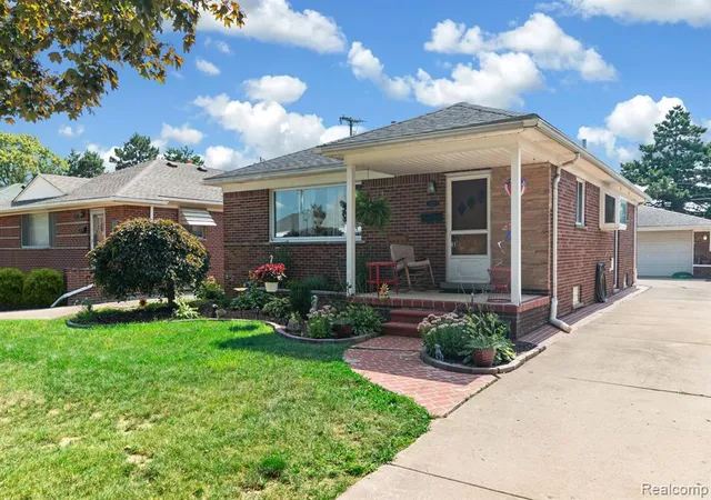 Photo 2 of Sale Pending at 15253 Meyer Ave, Allen Park, MI 48101 2684 | MLS# 61024108 | Listing updated on 2026-10-04