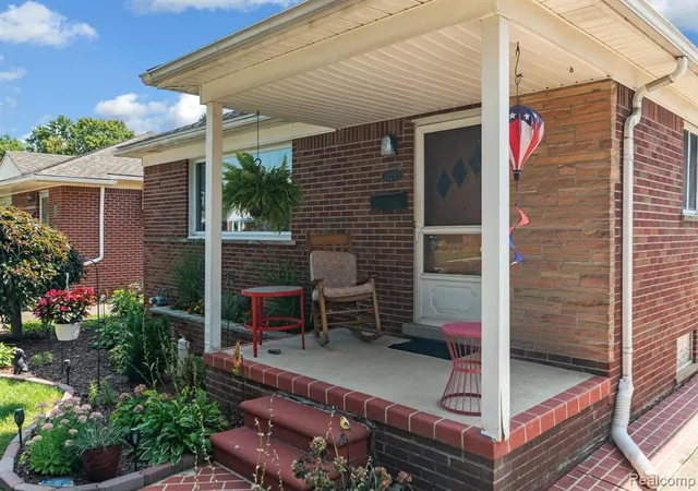 Photo 3 of Sale Pending at 15253 Meyer Ave, Allen Park, MI 48101 2684 | MLS# 61024108 | Listing updated on 2026-10-04