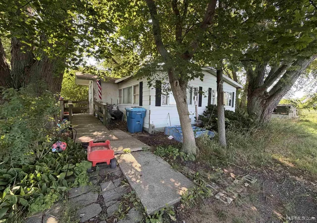 Photo 3 of Single family home for sale at 4310 E Laporte Rd, Freeland, MI 48623 | MLS# 50217625 | Listing updated on 2026-09-16