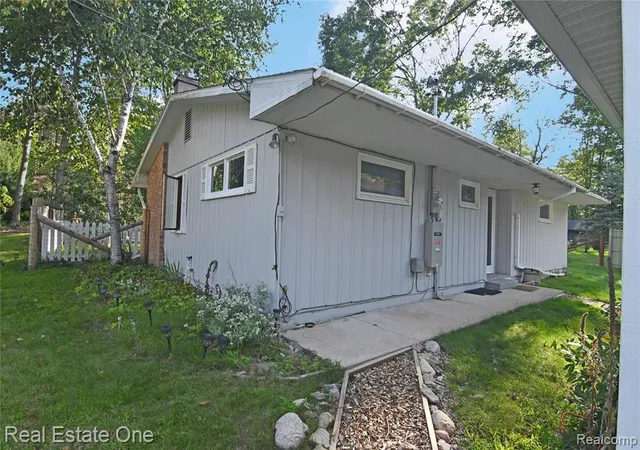 Photo 2 of Single family home for sale at 4255 N Ash Rd, Lincoln, MI 48742 9665 | MLS# 61023242 | Listing updated on 2026-09-17