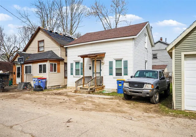 Homes for sale in Grand Rapids, MI | 850 3rd St, Grand Rapids, MI 49504 | MLS# 70535023