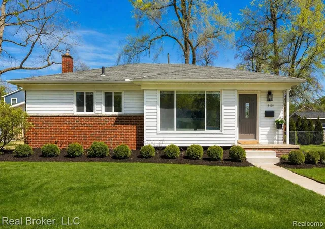 Homes for sale in Oak Park, MI | 8410 Northfield Blvd, Oak Park, MI 48237 | MLS# 60987540