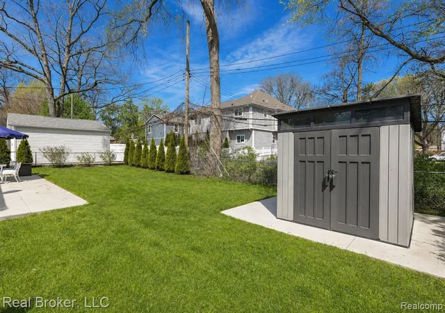 Homes for sale in Oak Park, MI | 8410 Northfield Blvd, Oak Park, MI 48237 | MLS# 60987540