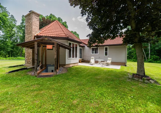 Homes for sale in Ada, MI | 989 Ne Mccabe Ave, Ada, MI 49301 | MLS# 70542697