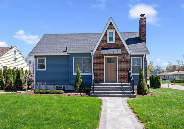 Photo 1 of Single family home for sale at 27500 Jefferson Ave, Saint Clair Shores, MI 48081 2002 | MLS# 61025557 | Listing updated on 2026-09-13