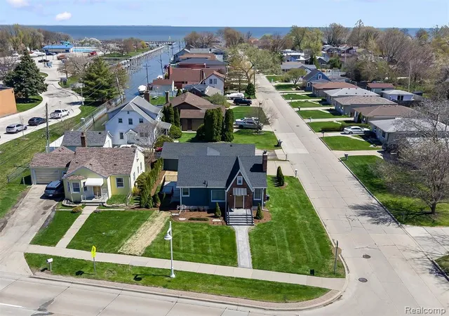 Photo 2 of Single family home for sale at 27500 Jefferson Ave, Saint Clair Shores, MI 48081 2002 | MLS# 61025557 | Listing updated on 2026-09-13