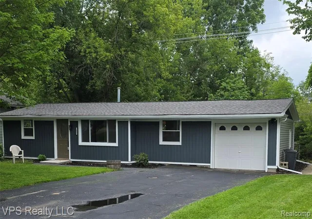Homes for sale in Walled Lake, MI | 1853 Payson Rd, Walled Lake, MI 48390 | MLS# 61002307