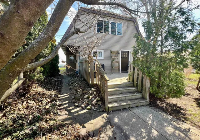 3rd image of 356 Killarney Beach Rd, Bay City, MI 48706 | MLS# 50172003