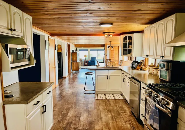 4th image of 356 Killarney Beach Rd, Bay City, MI 48706 | MLS# 50172003