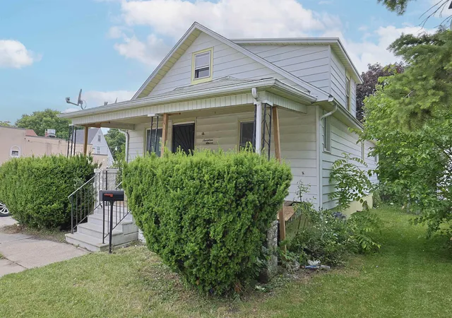 Photo 1 of Single family home for sale at 1711 Columbus Ave, Bay City, MI 48708 | MLS# 50213091 | Listing updated on 2026-09-04
