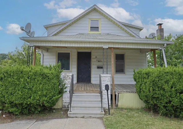 Photo 2 of Single family home for sale at 1711 Columbus Ave, Bay City, MI 48708 | MLS# 50213091 | Listing updated on 2026-09-04
