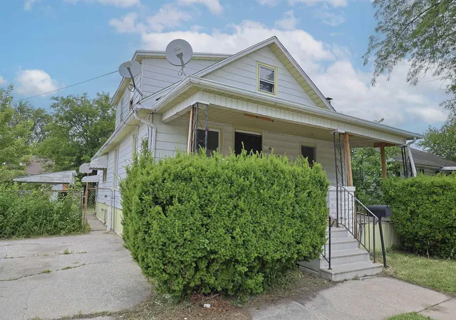 Photo 3 of Single family home for sale at 1711 Columbus Ave, Bay City, MI 48708 | MLS# 50213091 | Listing updated on 2026-09-04