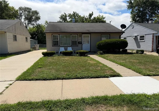 Photo 2 of Single family home for sale at 1620 E Meyers Ave, Hazel Park, MI 48030 | MLS# 61022016 | Listing updated on 2026-08-30