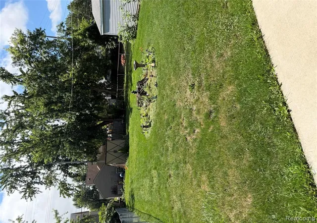 Photo 4 of Single family home for sale at 1620 E Meyers Ave, Hazel Park, MI 48030 | MLS# 61022016 | Listing updated on 2026-08-30