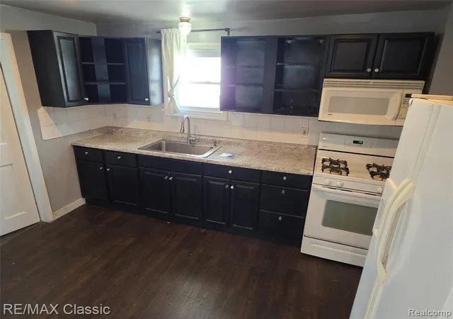 Photo 4 of Sale Pending at 3259 N State Rd, Davison, MI 48423 1151 | MLS# 61023444 | Listing updated on 2026-09-09