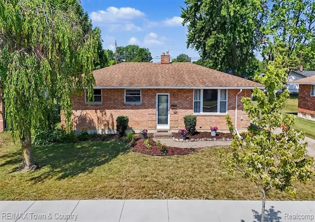 Photo 1 of Sale Pending at 5224 Durwood Dr, Swartz Creek, MI 48473 | MLS# 61018928 | Listing updated on 2026-08-13