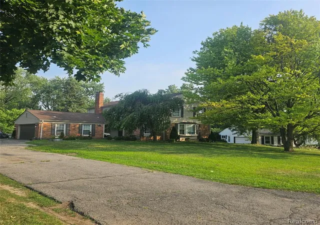 2nd image of 716 Weybridge Dr, Bloomfield Hills, MI 48304 | MLS# 61022620