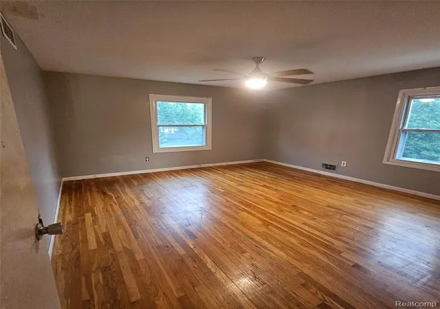 5th image of 716 Weybridge Dr, Bloomfield Hills, MI 48304 | MLS# 61022620