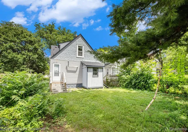 Listing Photo 2 - Condo for sale in building located at 449 W Evelyn Ave, Hazel Park, MI 48030 - Unit #