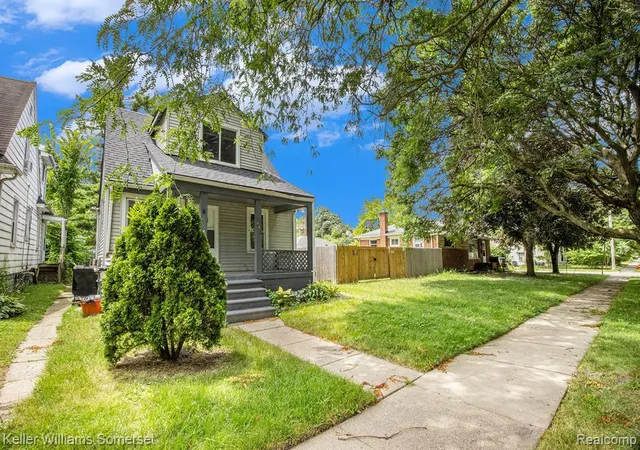 Photo 2 of Multi family home for sale at 449 W Evelyn Ave, Hazel Park, MI 48030 | MLS# 61012448 | Listing updated on 2026-08-06